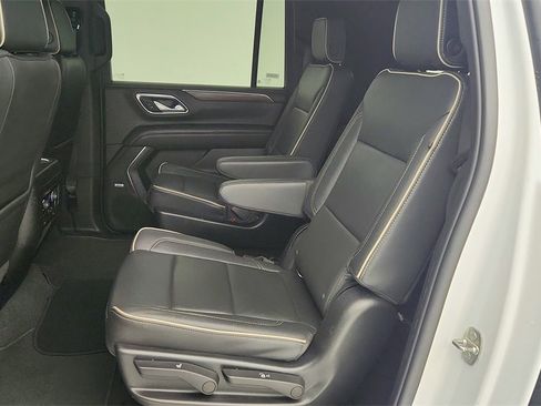 Used 2022 Chevrolet Suburban Premier image 27
