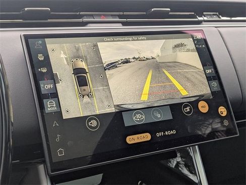 Used 2024 Land Rover Range Rover Long Wheelbase SE image 17