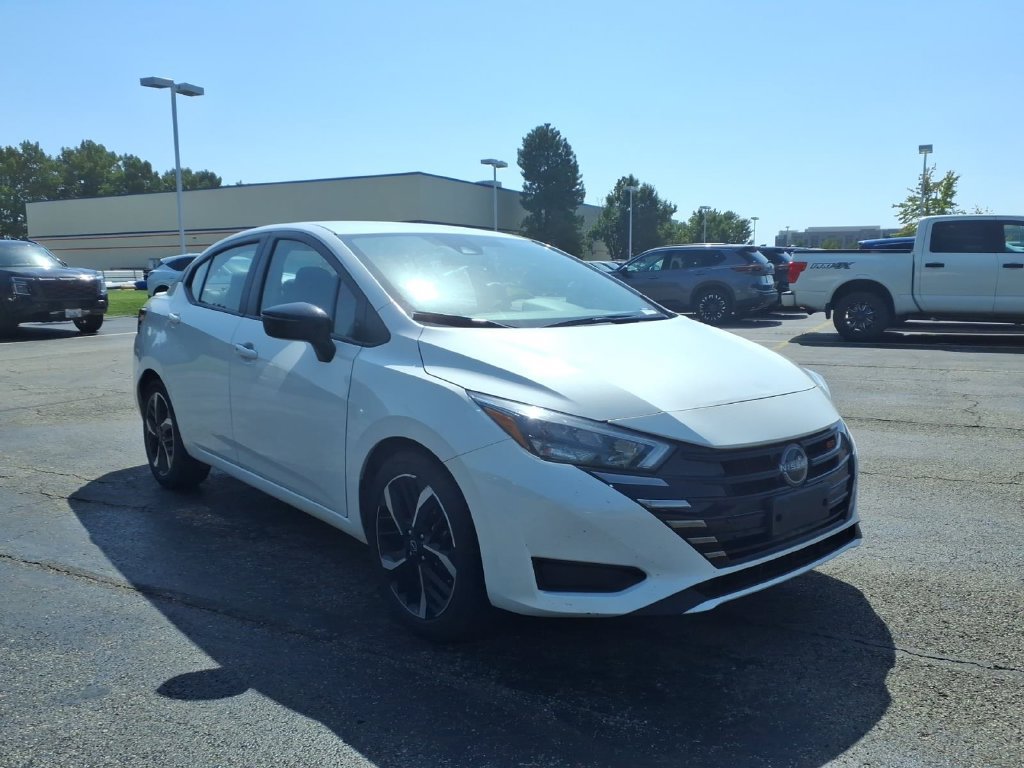 Used 2024 Nissan Versa SR FWD image 3