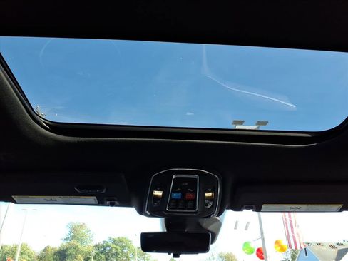 Certified 2024 Jeep Grand Cherokee L Limited w/ Luxury Tech Group II image 17