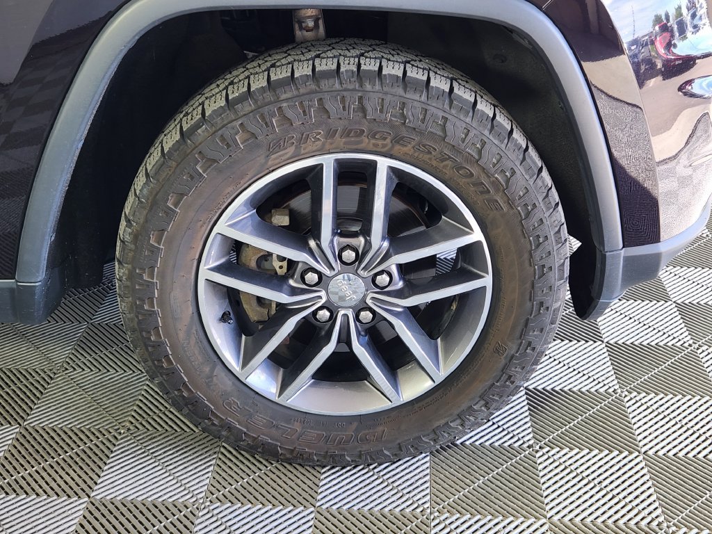 Used 2018 Jeep Grand Cherokee Limited AWD/4WD image 9