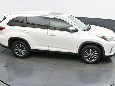 Used 2019 Toyota Highlander XLE image 25