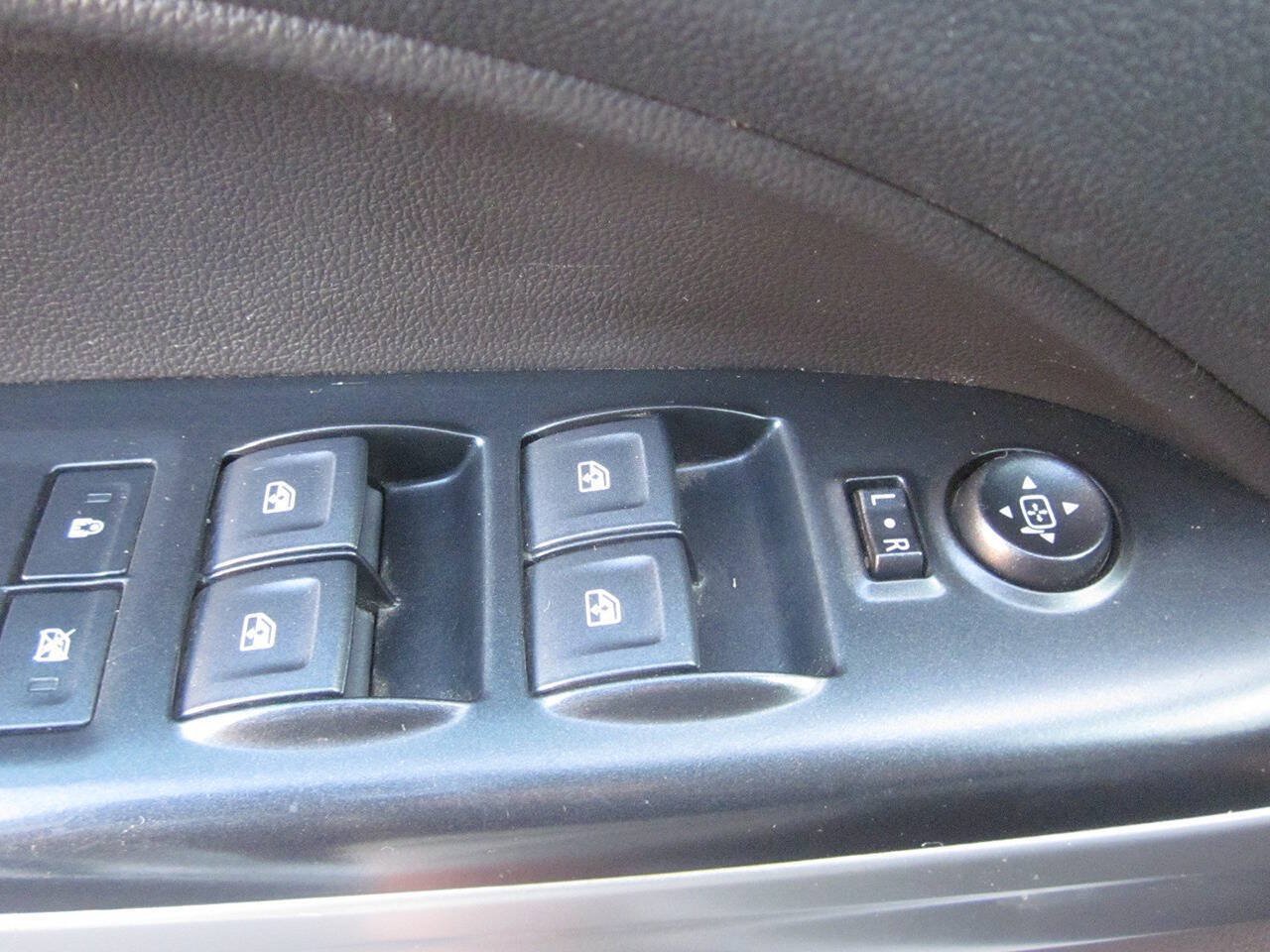 Used 2022 Chevrolet Colorado LT RWD image 31
