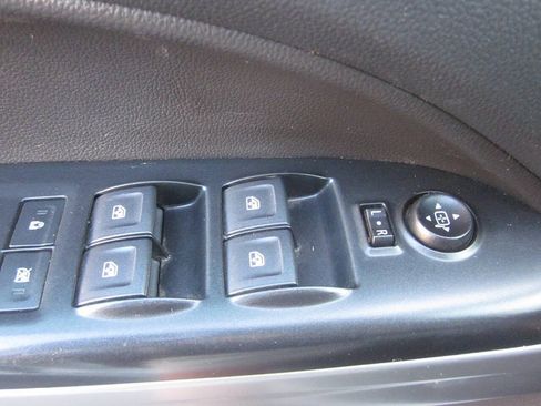 Used 2022 Chevrolet Colorado LT RWD image 31