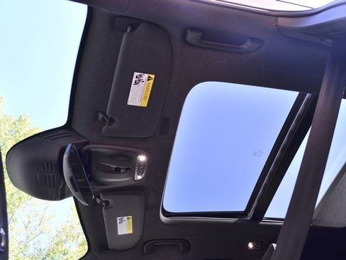 Used 2022 Volvo XC40 T5 R-Design w/ Climate Package image 35