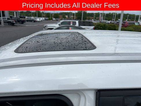 Used 2026 Toyota Highlander XLE AWD/4WD image 2