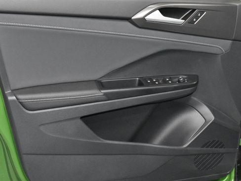 New 2026 Volkswagen Taos SE FWD image 3