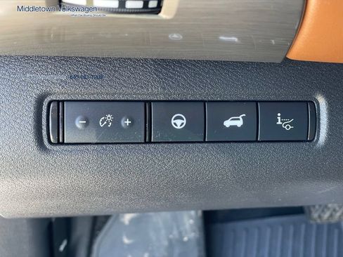 Used 2023 Nissan Pathfinder Platinum AWD/4WD image 14