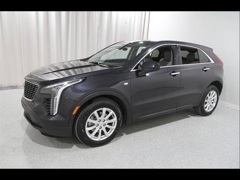 Certified 2023 Cadillac XT4 Luxury w/ Cold Weather Package image 3