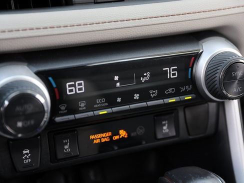 Used 2021 Toyota RAV4 XLE Premium image 27