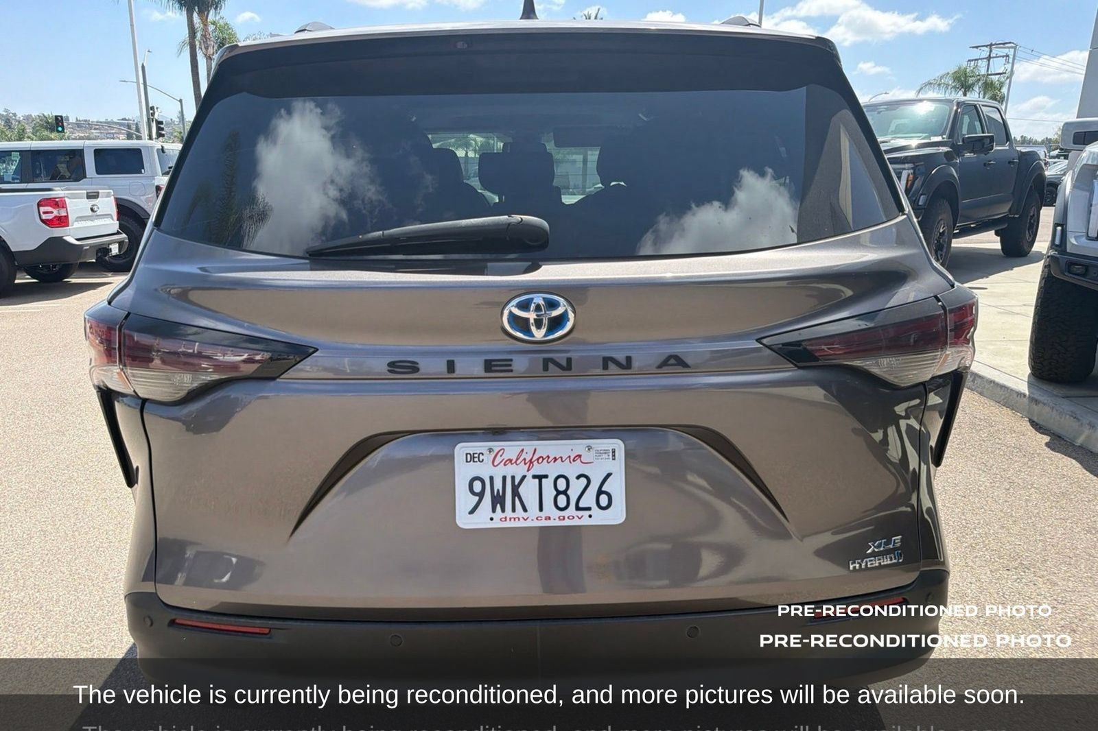 Used 2024 Toyota Sienna XLE FWD image 7