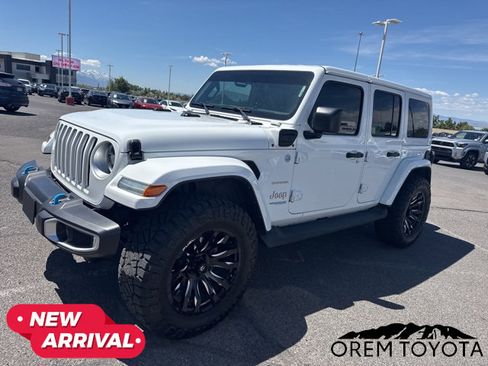Used 2022 Jeep Wrangler Unlimited Sahara w/ Cold Weather Group AWD/4WD image 17