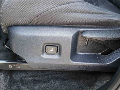 Certified 2025 Toyota Tacoma SR5 AWD/4WD image 27