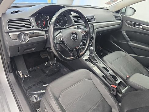 Used 2017 Volkswagen Passat 1.8T SE FWD image 15