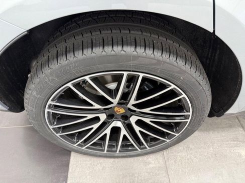 New 2026 Porsche Macan image 9
