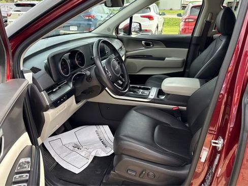 Used 2023 Kia Carnival LX FWD image 9
