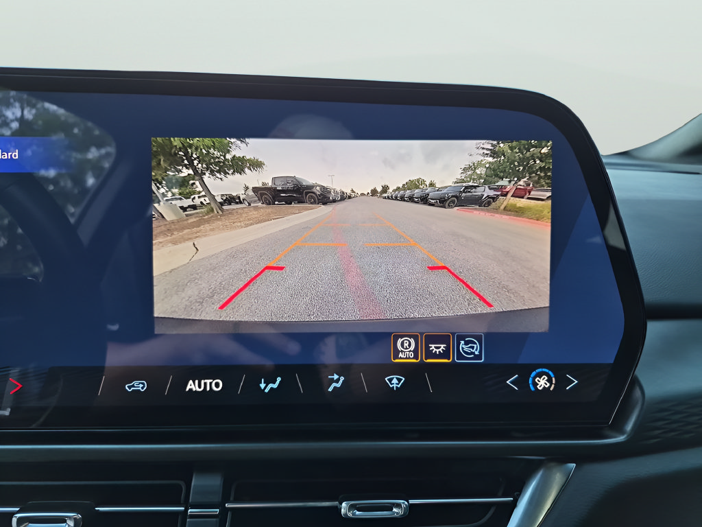 Used 2026 Chevrolet Equinox EV LT FWD image 27