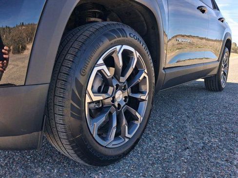 New 2026 GMC Terrain Elevation w/ Elevation Premium Package AWD/4WD image 9