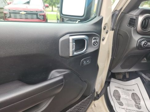 Used 2020 Jeep Gladiator Sport w/ Quick Order Package 24S AWD/4WD image 17