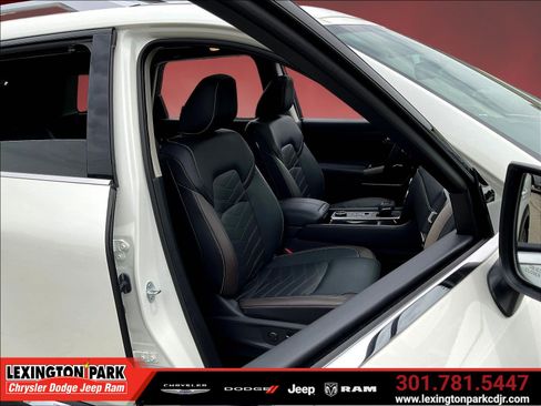 Used 2024 Nissan Pathfinder Platinum AWD/4WD image 29
