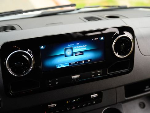 Used 2024 Mercedes-Benz Sprinter 2500 image 29