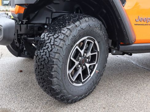 Used 2025 Jeep Wrangler Unlimited Rubicon w/ Convenience Group image 19