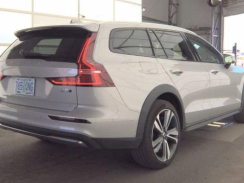 Used 2025 Volvo V60 B5 Cross Country Plus AWD/4WD image 3