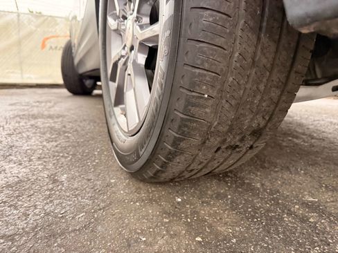 Used 2024 GMC Terrain SLT image 43