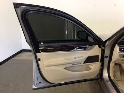 Used 2018 BMW 740i RWD image 7