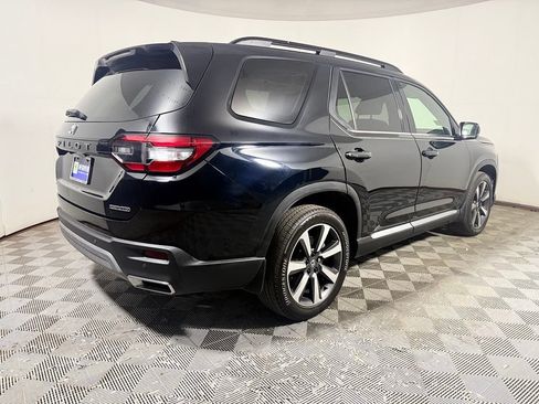 Used 2023 Honda Pilot Touring image 6