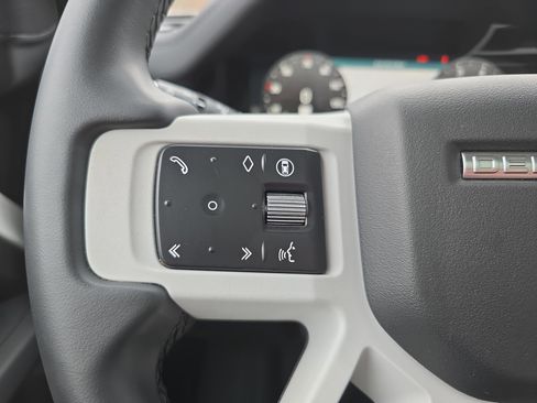 Used 2025 Land Rover Defender 90 S image 16