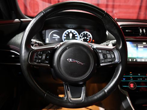 Used 2019 Jaguar XE Landmark Edition image 15