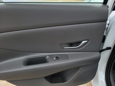 New 2026 Hyundai Elantra SEL Sport Premium FWD image 9