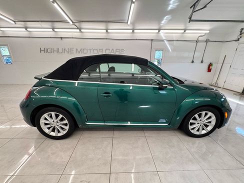 Used 2018 Volkswagen Beetle 2.0T SE FWD image 4