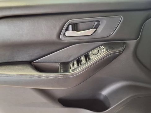Used 2025 Nissan Rogue SV FWD image 16