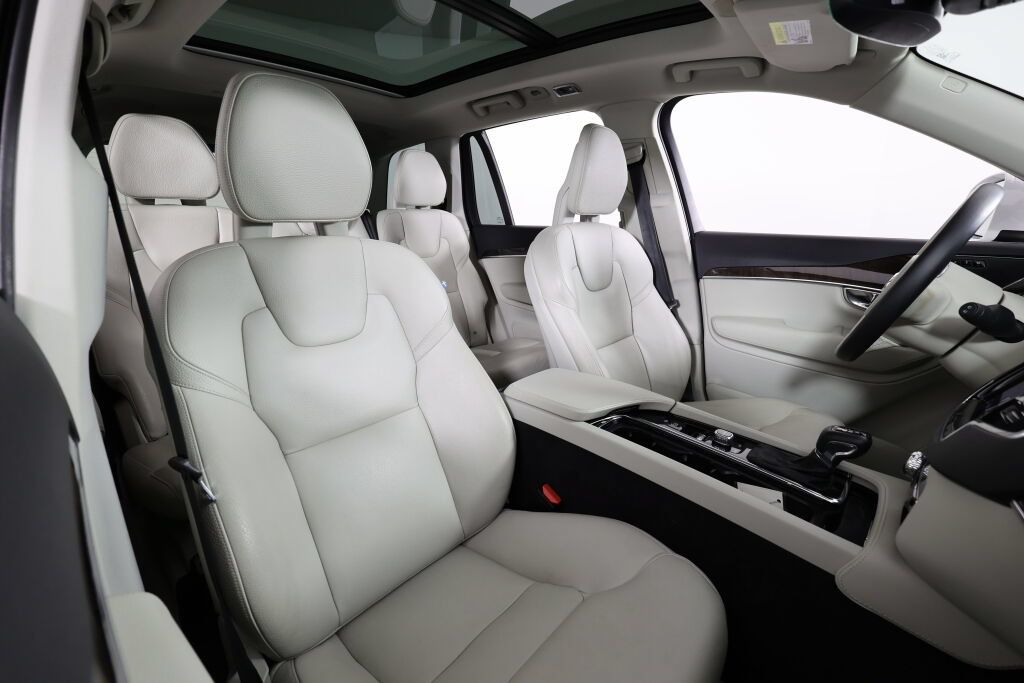 Used 2016 Volvo XC90 T6 Momentum w/ Momentum Plus Package AWD/4WD image 25