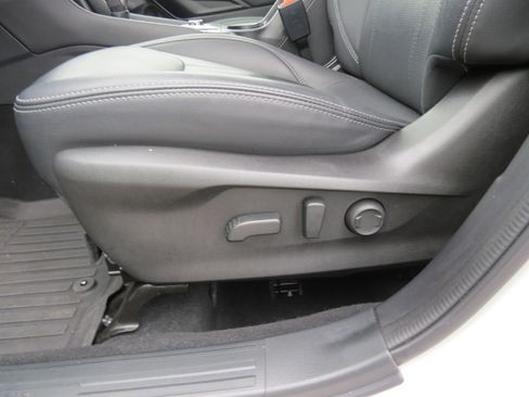 Used 2022 Subaru Forester Touring w/ Popular Package #2 image 17