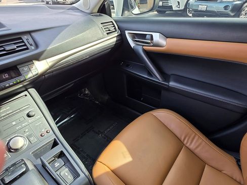 Used 2014 Lexus CT 200h image 43