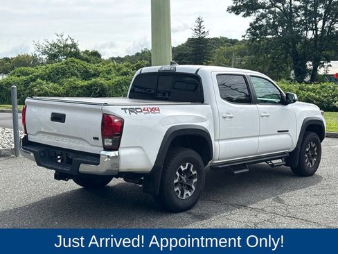 Used 2019 Toyota Tacoma TRD Off-Road AWD/4WD image 7