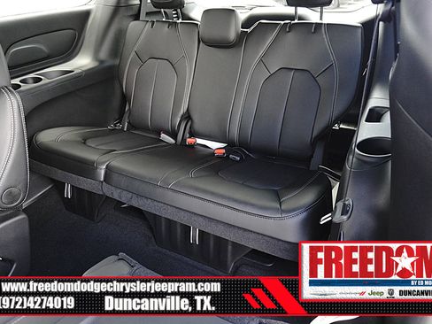 New 2027 Chrysler Pacifica Select FWD image 15