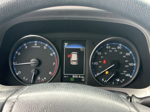 Used 2018 Toyota RAV4 LE image 26