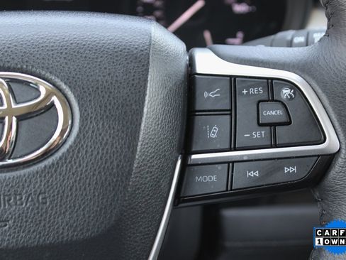 Used 2023 Toyota Sienna XLE image 21