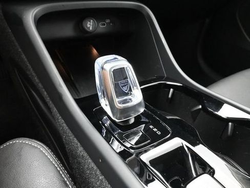 Used 2025 Volvo XC40 B5 Plus AWD/4WD image 12