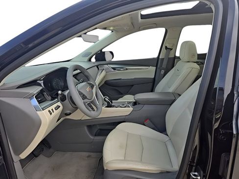 Used 2022 Cadillac XT5 Premium Luxury w/ Technology Package AWD/4WD image 9