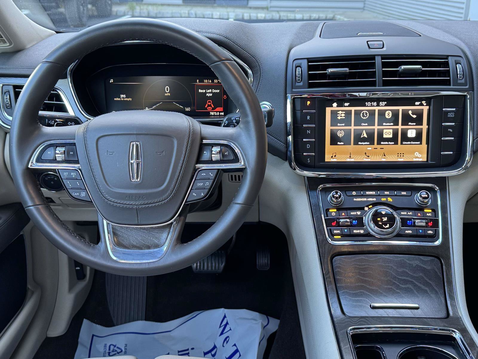 Used 2019 Lincoln Continental Select AWD/4WD image 37