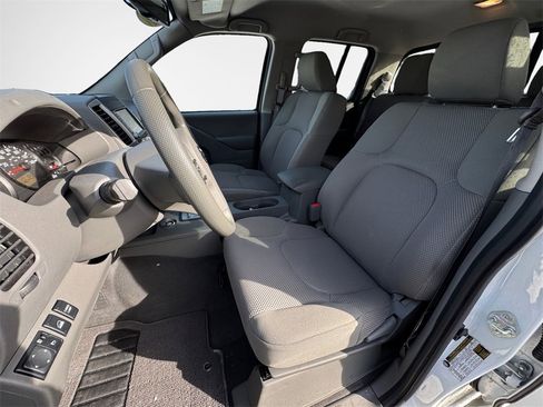 Used 2021 Nissan Frontier SV image 24