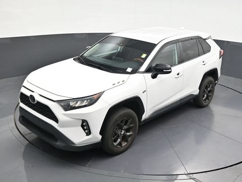 Used 2022 Toyota RAV4 LE FWD image 15