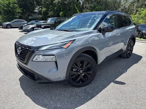 Used 2023 Nissan Rogue SV w/ SV Premium B Package FWD image 2