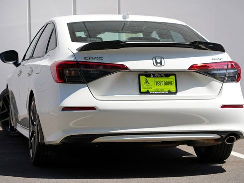 Used 2023 Honda Civic Sport image 5