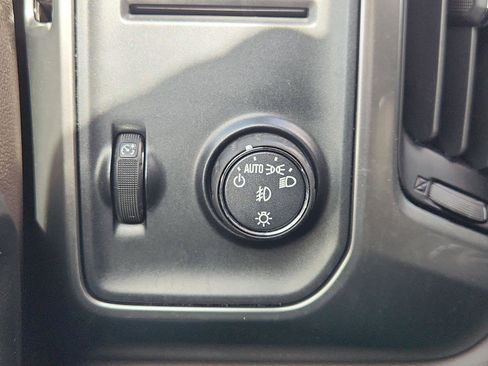 Used 2018 Chevrolet Silverado 1500 LT w/ Texas Edition RWD image 17